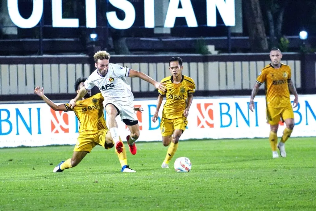 Lampung Jadi Markas Ke-6 Bhayangkara FC Di Liga 1 Foto : pemain Persik Kediri saat melawan Bhayangkara FC di Stadion PTIK Jakarta (c)media-persik
