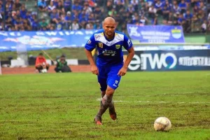 Ramai Soal Kualitas Naturalisasi, Ini 5 Pemain Yang Flop Sergio Van Dijk pemain naturalisasi saat memperkuat Persib