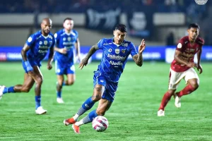4 Fakta Mengapa Persib Bandung Pantas Meraih Trofi Liga 1 2023/2024 Foto : Ciro Alves saat menghadapi Bali United (c) Media Persib Bandung