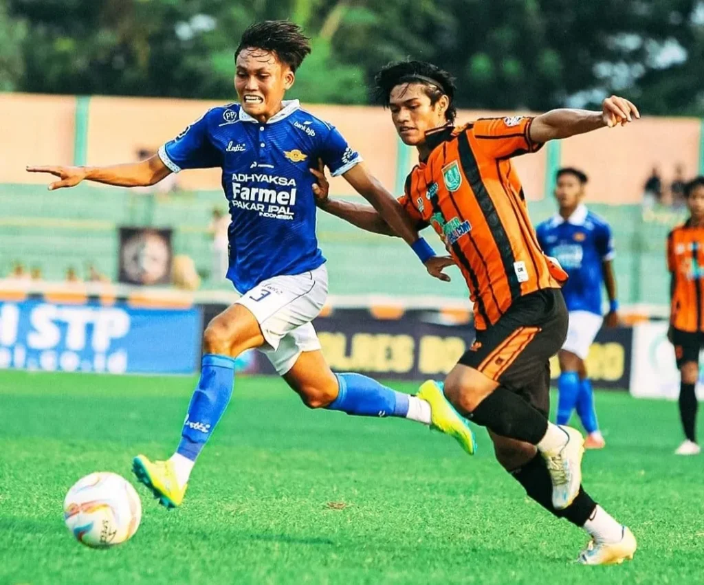 Preview Pekan 1 Liga 2: Dibuka Persibo, Sejumlah Derbi Langsung Tersaji Aksi pemain Persibo saat berduel di Liga 3 Nasional. (C) media Persibo