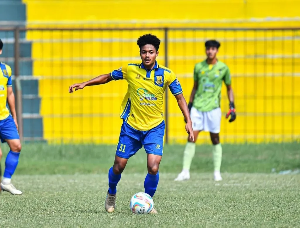 Hasil Liga 3 Babak 8 Besar : Persekabpas Kalah Telak, Tiga Tim Raih Poin Penuh Aksi pemain Persikota saat tampil di babak 8 Besar Liga 3 Nasional. (C) instagram persikota