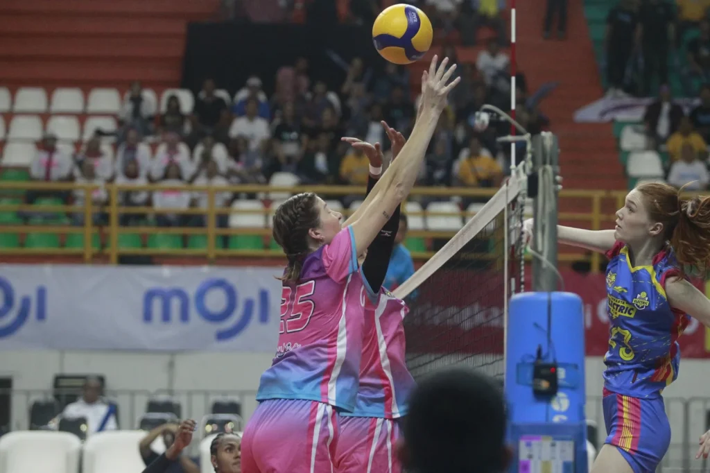 GOR Ken Arok Malang Jadi Venue Pekan Ke-6 Proliga Aksi pemain Eletric PLN dalam PLN Mobile Proliga 2024. (C) pln mobile proliga.