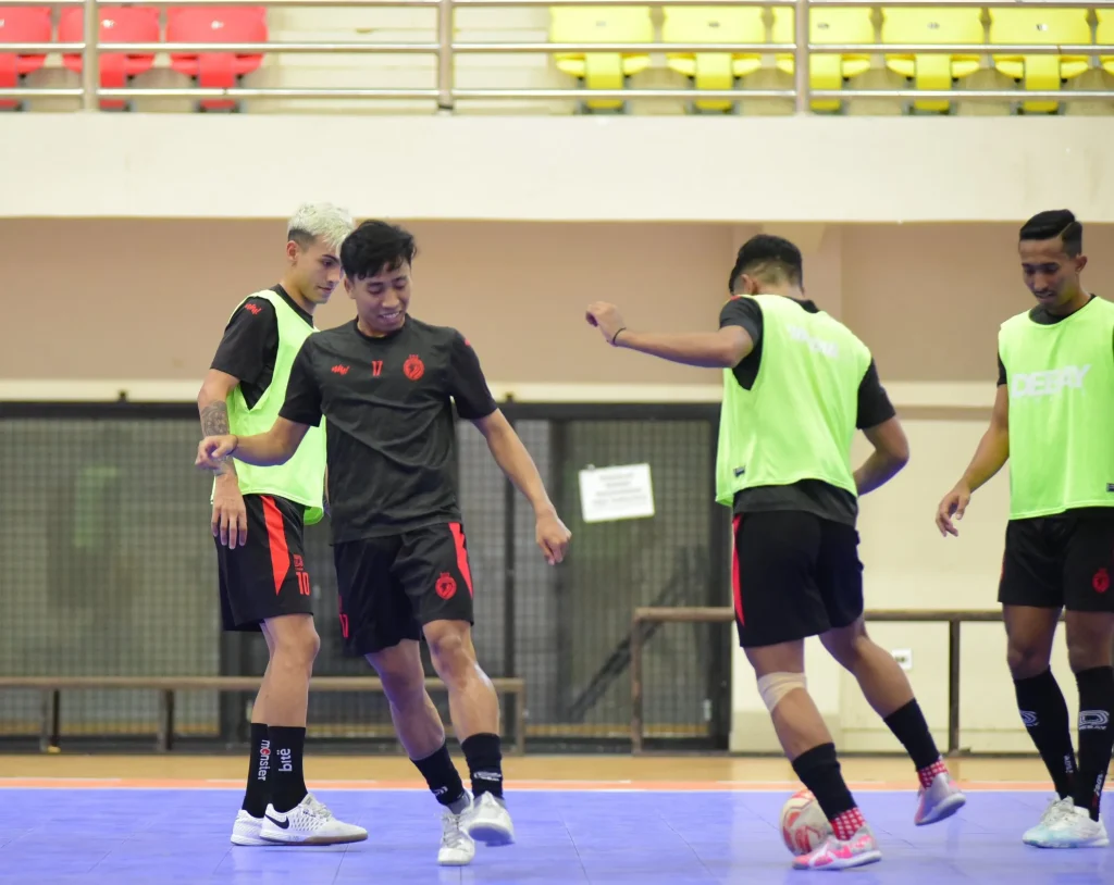 Unggul FC Malang Target Sapu 2 Laga Pemain Unggul FC Malang menjajal lapangan GOR Pancasila UGM. (C) media unggul fc