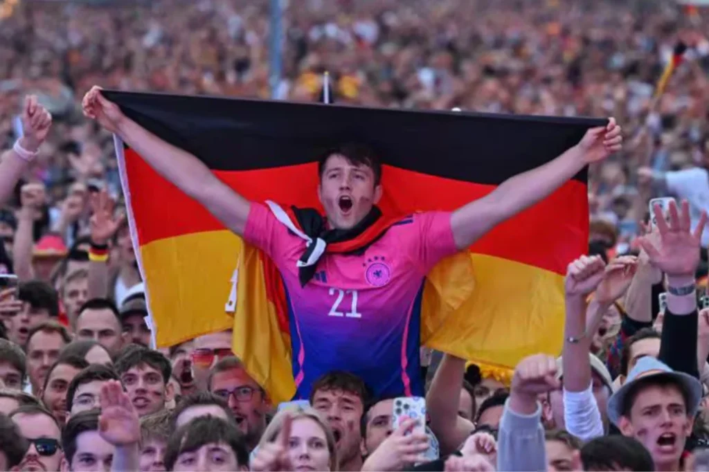 Euro 2024 : Jerman Semakin Dekat Dengan Target Juara Foto : Ekspresi Suporter Jerman dalam kemenangan Jerman di Euro 2024 (c)uefa.com