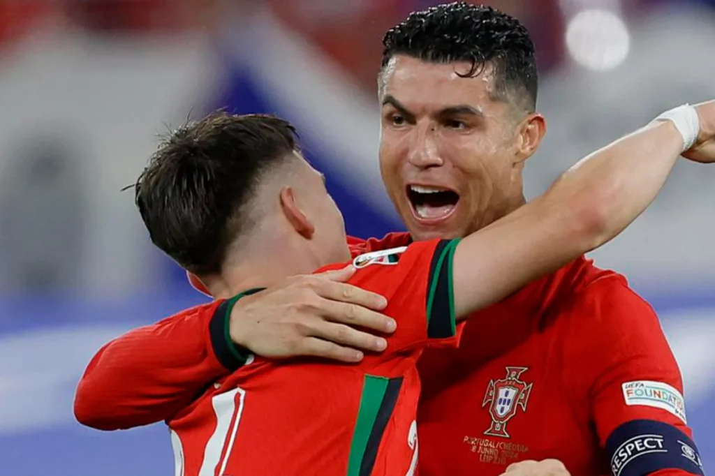 Euro 2024 : Jadwal Pertandingan Matchday 2 Babak Penyisihan Grup Foto : Bintang Portugal, Cristiano Ronaldo usai timnya come back atas Republik Ceska di Euro 2024 (c)uefa.com