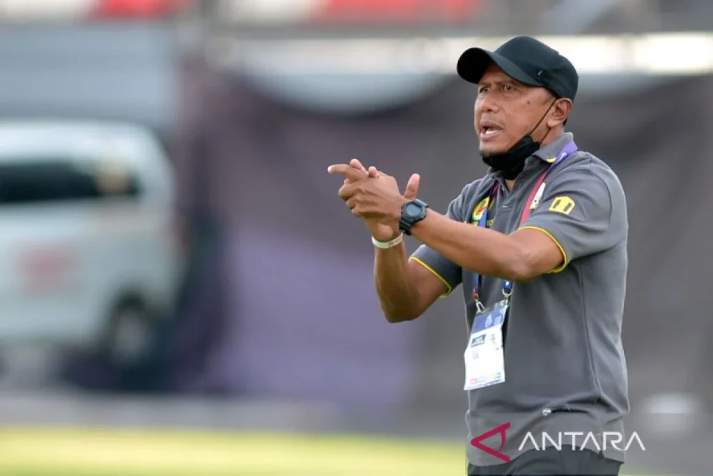Gol Menit Akhir Antar Persebaya Hentikan Tren Negatif Dalam 2 Tahun Foto : Rahmad Darmawan saat melatih Barito Putera (c)antaranews