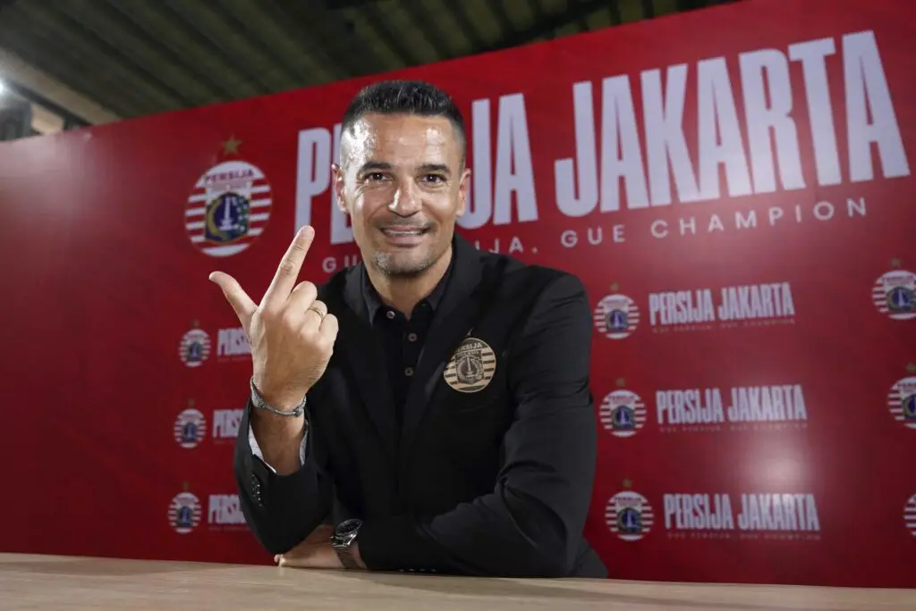 Persis Solo Amankan Tempat Ketiga Piala Presiden 2024 Foto : Pelatih Persija Jakarta, Carlos Pena punya karir panjang di La Liga Spanyol (c)persija.id