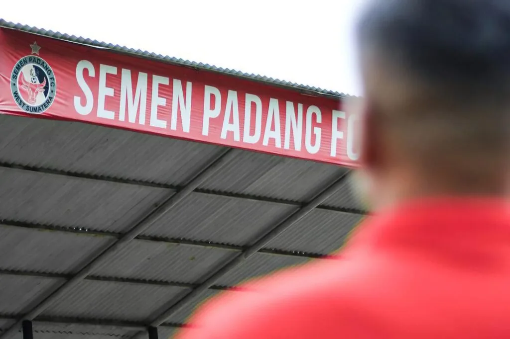 10 Klub Kontestan Liga 1 Jadi Musafir Selama Agustus Foto : salah satu sudut atap Stadion Haji Agus Salim Padang (c)semenpadangfc.co.id