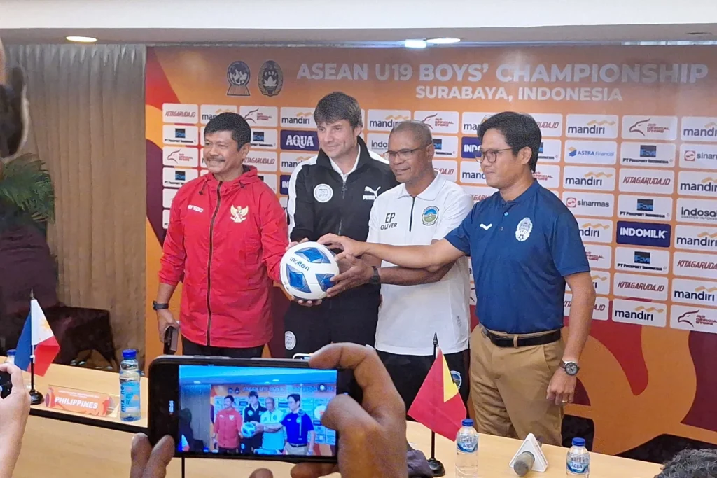 Timnas U-19 Tak Mau Target Muluk Di ASEAN Cup Foto : Indra Sjafri (pelatih Timnas Indonesia U-19) dalam press conferrence ASEAN Cup U-19 (c)bimaswara)