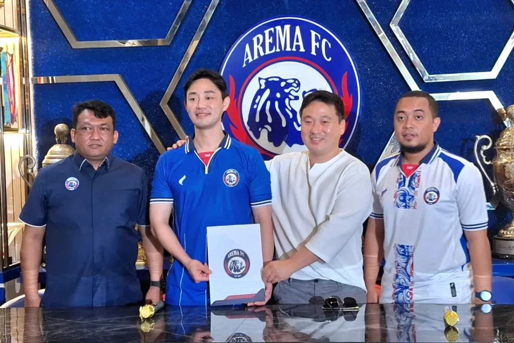 Bursa Transfer Liga 1 : Tambah Kekuatan, Arema FC Resmikan 3 Pilar Asing Baru Foto : Choi Bo-kyeung lanjutkan tradisi pemain Korea Selatan di Arema FC (c)bimaswara