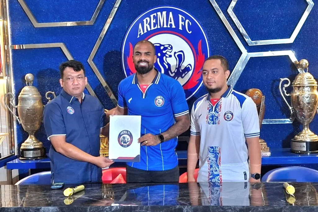 Bursa Transfer Liga 1 : Arema FC Butuh Satu Pemain Asing Untuk Penuhi Kuota Foto : Arema FC perkenalkan eks bek PSS Sleman, Thales Lira pada bursa transfer Liga 1 (c)bimaswara