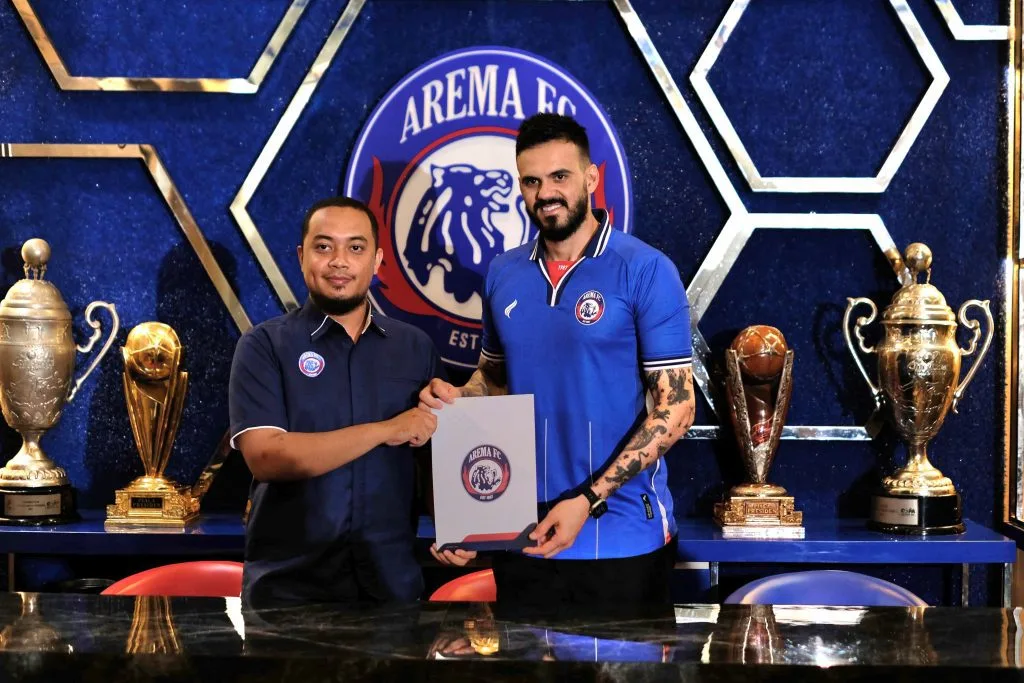 Skuad Arema FC Makin Lengkap, Tambah 2 Amunisi dan 1 Pelatih Kiper Foto : Lucas Frigeri lanjutkan tradisi kiper asing Arema FC (c)mediaaremafc
