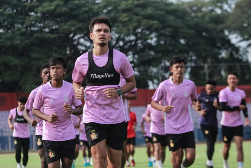 Bursa Transfer Liga 1 : Persik Terbebas Sanksi Larangan Transfer FIFA Foto : Hamra Hehanussa dkk dalam sesi latihan Persik di Kediri (c)mediapersikkediri