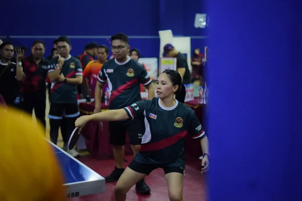 PORSSAT 2024 Ajang Olahraga Terbesar Alfamart, 600 Karyawan Berkumpul Di Malang Karyawan Alfamart saat berlaga di cabor tenis meja. Foto: dok porssat 2024