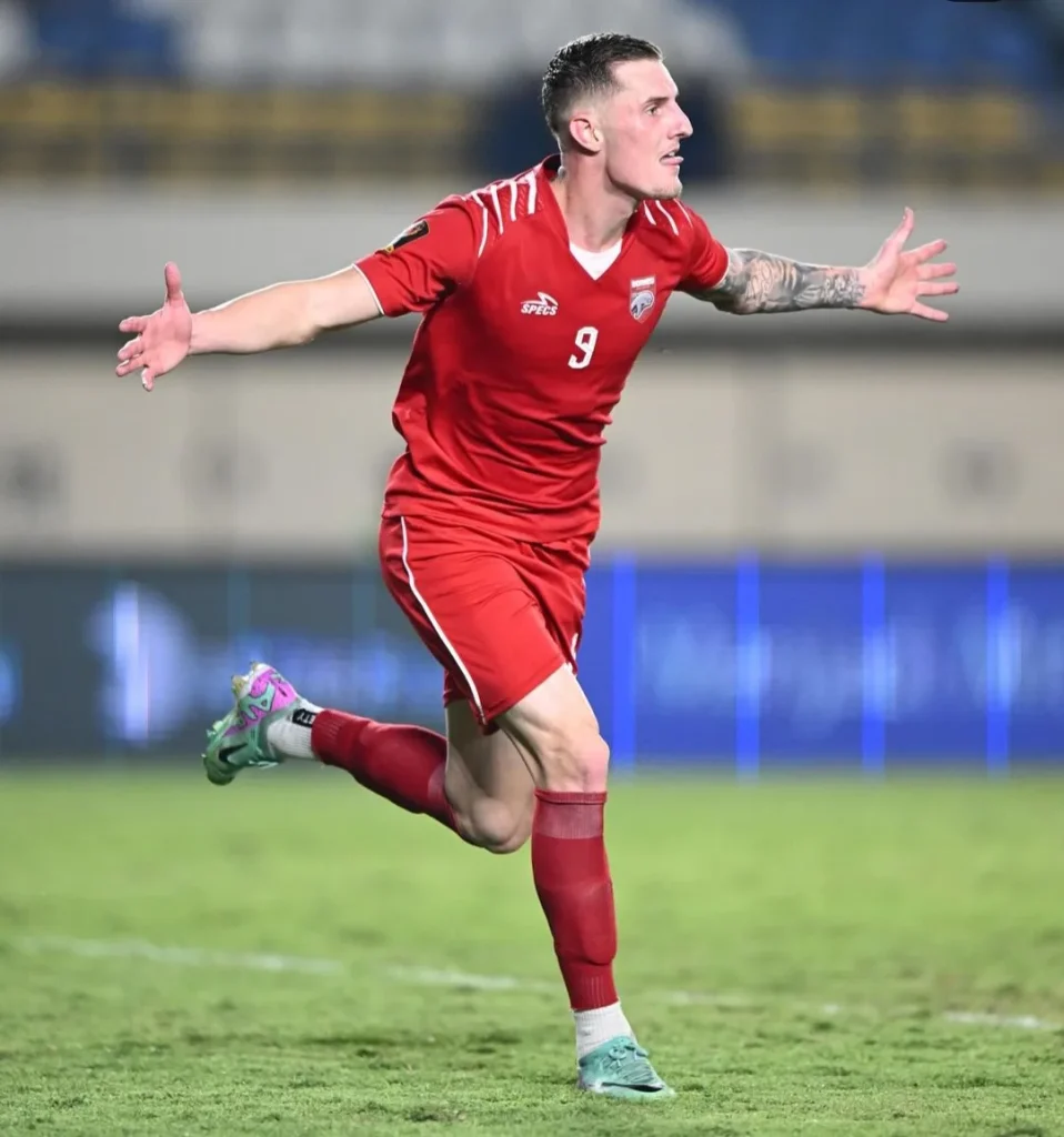 Piala Presiden 2024 Dibuka Kemenangan Dua Tim Juara Striker anyar Borneo FC Leonardo merayakan golnya diajang Piala Presiden 2024. Foto : Instagram borneo