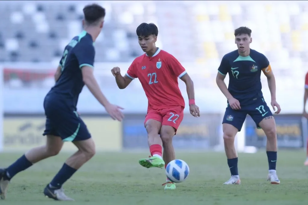 Gol Bunuh Diri Antar Thailand Ke Final ASEAN Cup U-19 Foto : Jale Nadjovski (17) saat Australia melawan Thailand (c)IGfathailand