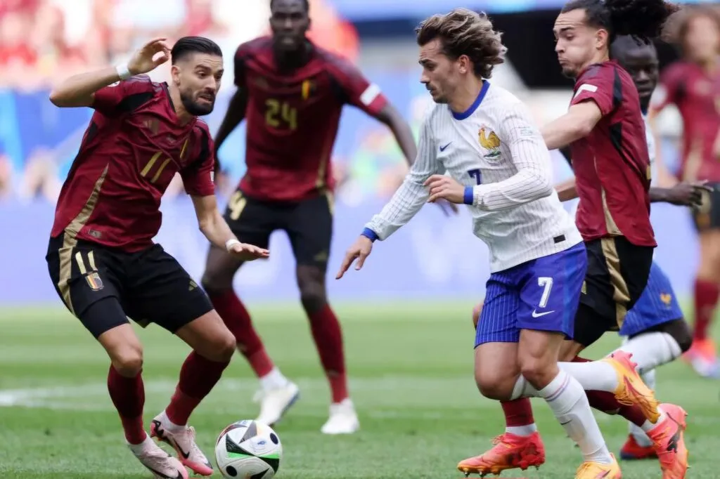 Euro 2024 : Statistik Dan Hasil Pertandingan Babak 16 Besar Foto : Antoine Griezmann berusaha lepas dari kawalan lawan saat Prancis bertemu Belgia di Euro 2024 (c)uefa.com