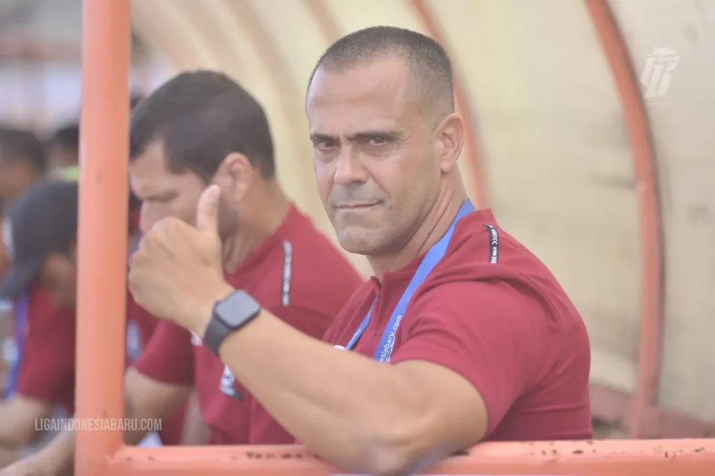 Review Pekan 7 Super League : Borneo Penuh Rekor Foto : pelatih asal Brasil, Fabio Lefundes (c)ligaindonesiabaru.com