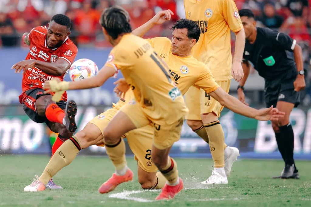 Review Pekan 2 Liga 1 : PSM Unggul Fair Play, Persaingan Top Skorer Memanas Foto : Privat Mbarga mendulang produktivitas Bali United (c)Xbaliunitedfc