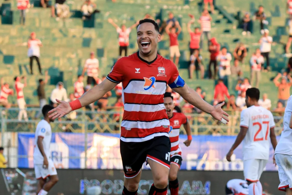 Review Pekan 7 Liga 1 : Persebaya Teratas, Striker Madura United On Fire Foto : : Lulinha jadi nyawa permainan Madura United (c)mediamaduraunited