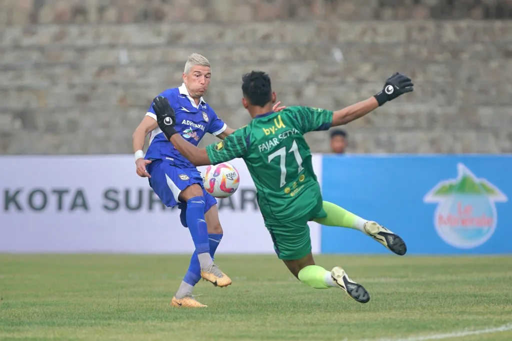 3 Poin Mahal Adhyaksa FC Usai Gilas Persipa Pati Foto : striker Adhyaksa FC asal Serbia, Andrejic Aleksa (c)mediaadhyaksafc