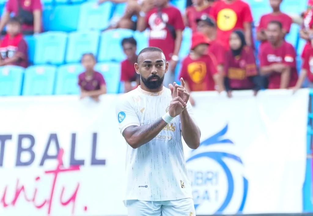 Review Pekan 5 Liga 1 : Borneo Ganti Memimpin, Papan Bawah Mulai Bangkit Foto : Dalberto jadi pemain krusial Arema FC (c)mediaaremafc