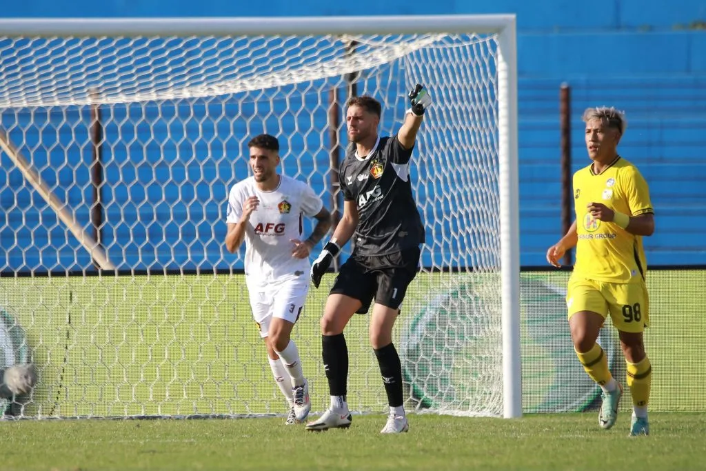 Drama 2 Penalti, Persik Kediri Gagalkan Kemenangan Barito Putera Foto : Leo Navacchio tampil apik di bawah mistar (c)mediapersikkediri