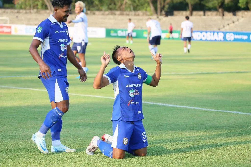Libas Persiku, Adhyaksa FC Kembali Ke Papan Atas Grup 2 Foto : selebrasi gol Dedi Hartono (c)mediaadhyaksafc
