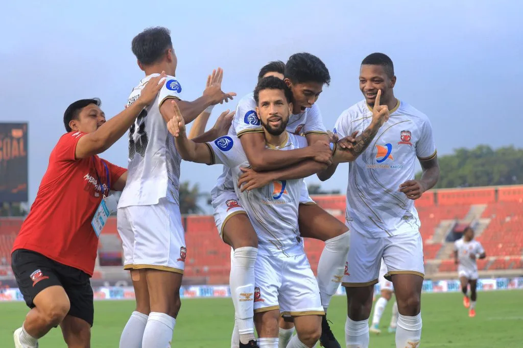 Tiga Tim Liga 1 Dipimpin Pelatih Caretaker, Siapa Yang Terbaik? Foto : selebrasi gol pemain Madura United (c)ligaindonesiabaru.com