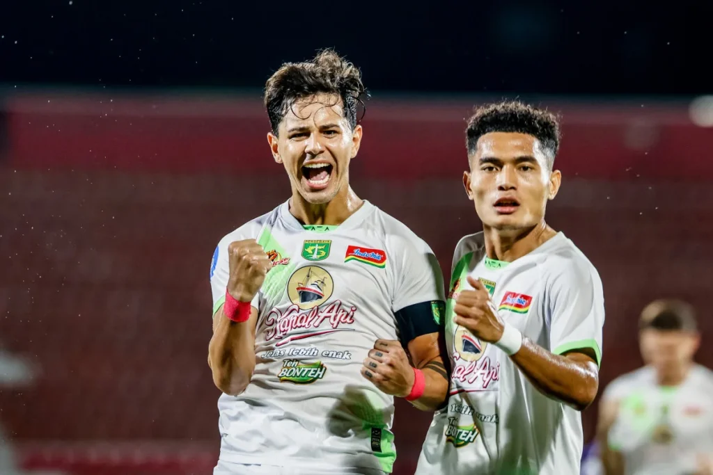 Review Pekan 33 Liga 1: Zona Degradasi Memanas, Jalur Asia Ramai Foto : ekspresi Bruno Moreira usai mencetak gol kemenangan Persebaya (c)persebaya.id