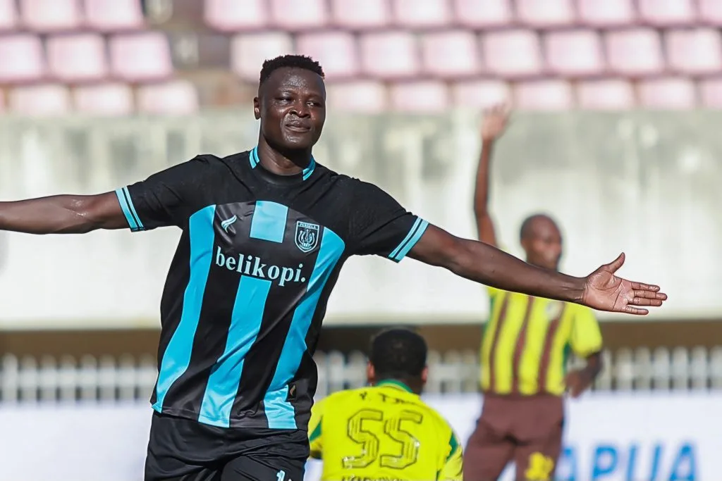 Persela Sapu 2 Kemenangan Di Papua, Derbi Jatim Imbang Foto : Ezechiel Ndouasel mulai temukan ketajaman di Persela (c)IGperselafc