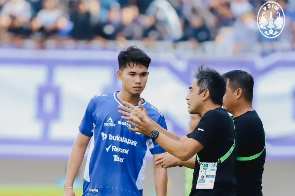 Laga PSIM Tak Tuntas, Nusantara United Melejit Foto : Seta Nurdiyantara saat memberi instruksi ke pemain (c)XPSIMJOGJA