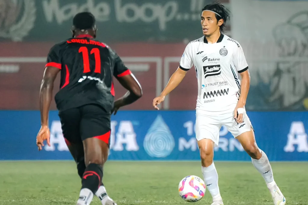Gol Sang Mantan Bikin Arema FC Gigit Jari Foto : Hanif Sjahbandi jadi tumpuan lini tengah Persija (c)XPersija_Jkt