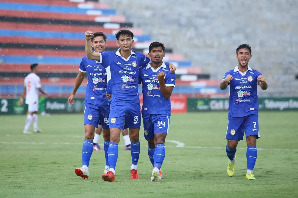 Komplit 18 Tim, Ini Pembagian Grup Play-Off Liga 2 Foto : selebrasi gol Dave Mustaine mengantar Adhyaksa FC raih 3 poin (c)mediaadhyaksafc