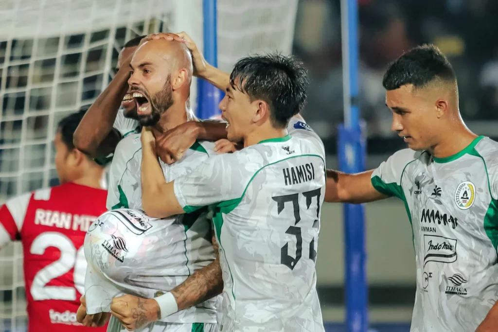 Persis Solo Terlempar Ke Zona Degradasi Liga 1 Foto : selebrasi gol Danilo Almaida (c)XPSSleman
