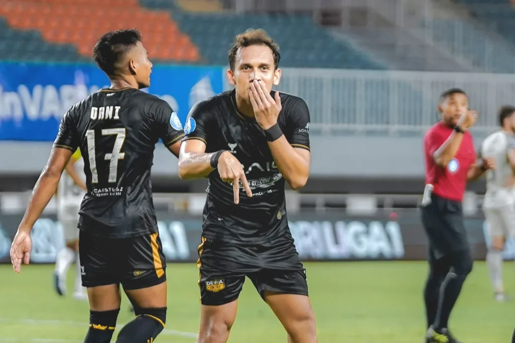 Review Pekan 13 Liga 1: Persis Dan PSS Gagal Beranjak Dari Zona Merah Foto: selebrasi gol Egy Maulana Vikri (c)Xdewaunitedfc_