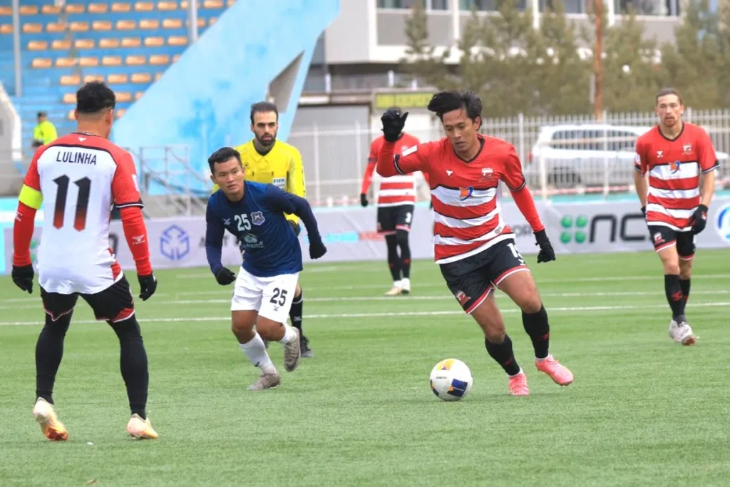 Rungkad Di Liga 1, Madura United Ke Perempat Final AFC Challenge League Foto : Hanis Sagara dan Lulinha dalam laga AFC Challenge League (c)mediamaduraunited