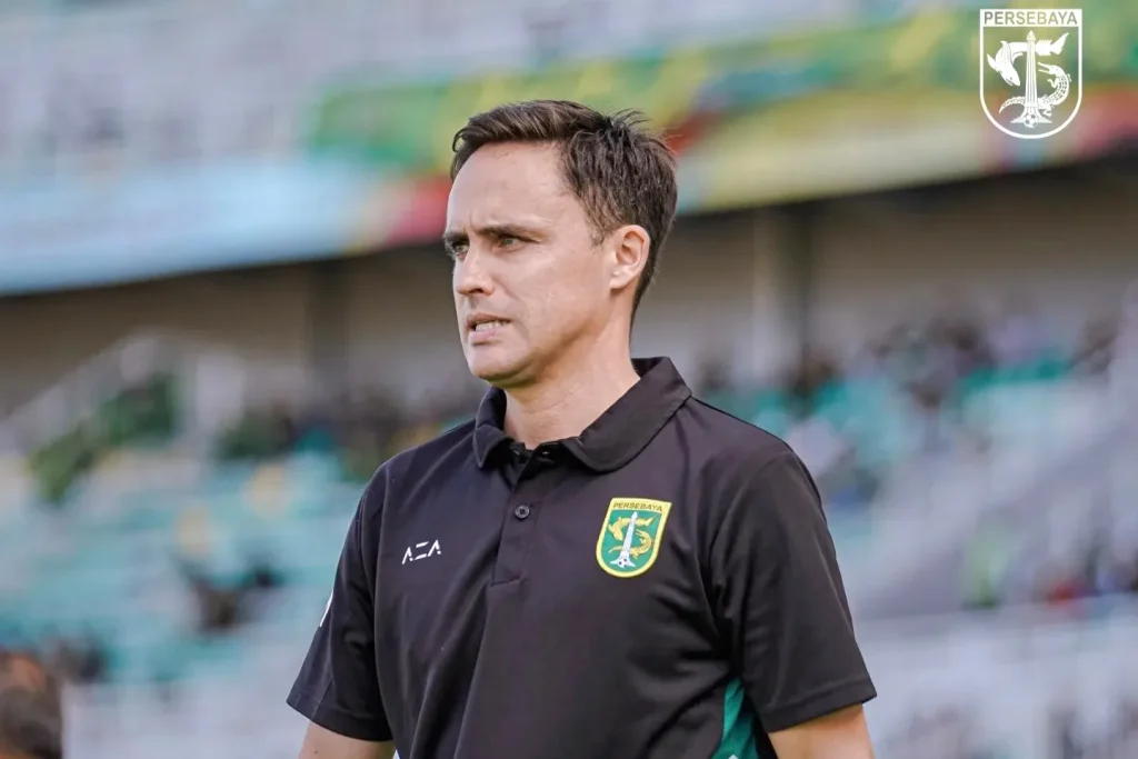 Sikap Sportif Ofan, Usai Persebaya Hilang 2 Poin Foto : Paul Munster (c)Xpersebayaupdate