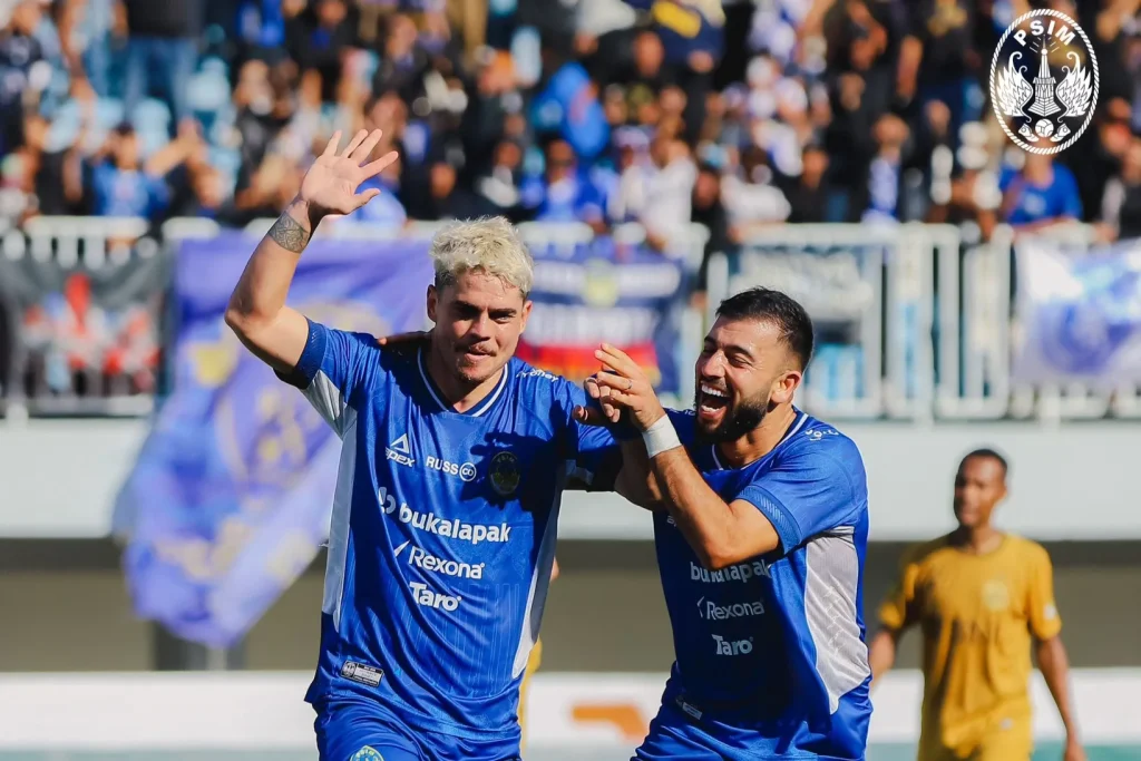 Bursa Transfer Liga 2: Debut Beda Hasil, Konate Paling Efektif Foto : Omid Popalzay merayakan gol Rafinha (c)XPSIMJOGJA