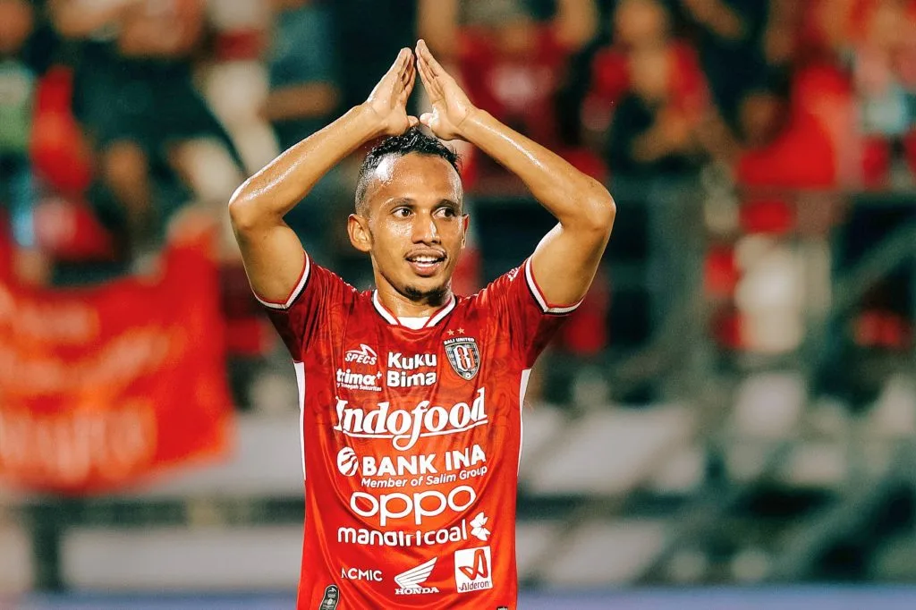 2 Rekor Terputus, Kans Persebaya Terancam Foto : Irfan Jaya tidak melakukan selebrasil atas golnya ke gawang eks klub (c)X-BaliUtd