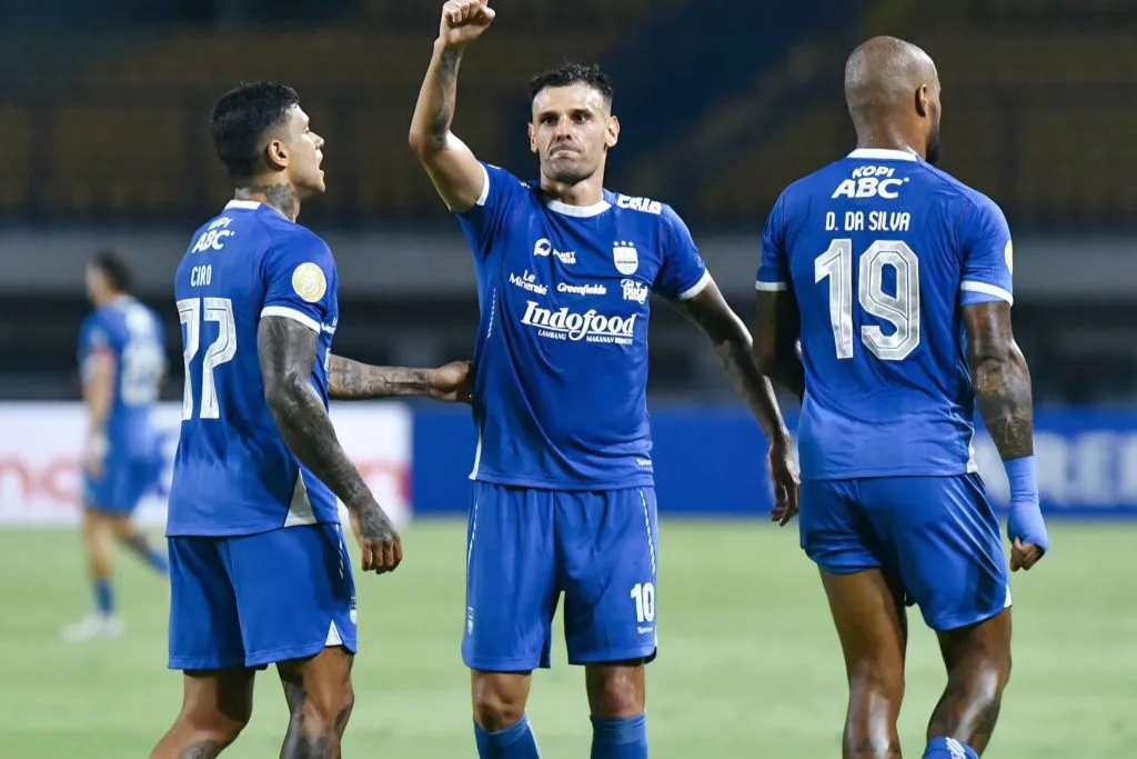 Bali United Gagal Beri Kekalahan Pertama Persib Foto : Tyronne Del Pino, David Da Silva dan Ciro Alves jadi bagian penting Persib Bandung (c)X-persib