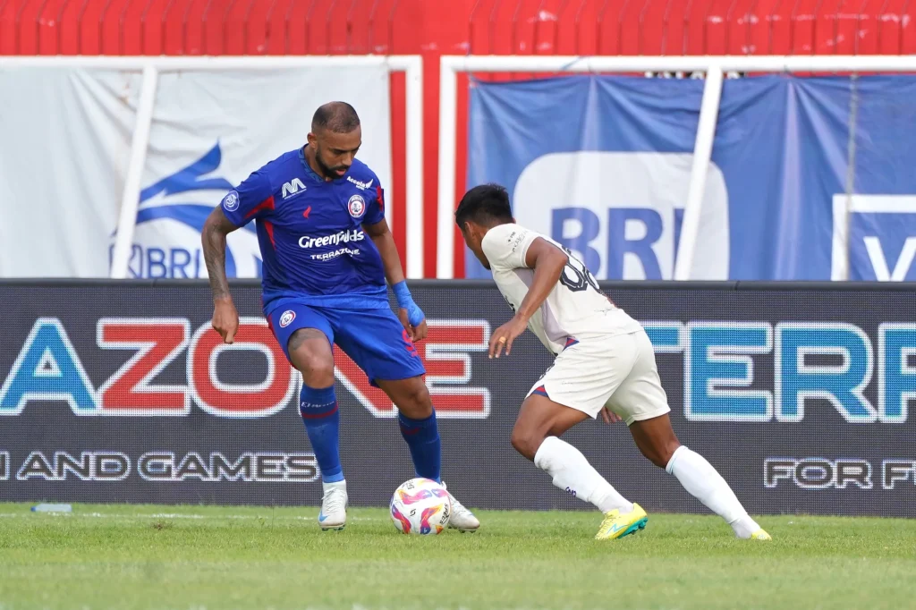 Review Pekan 12 Liga 1: Persebaya Kokoh, Striker Arema FC Makin Tajam Foto : aksi Delberto Luan Belo di Liga 1 (c)media-aremafc