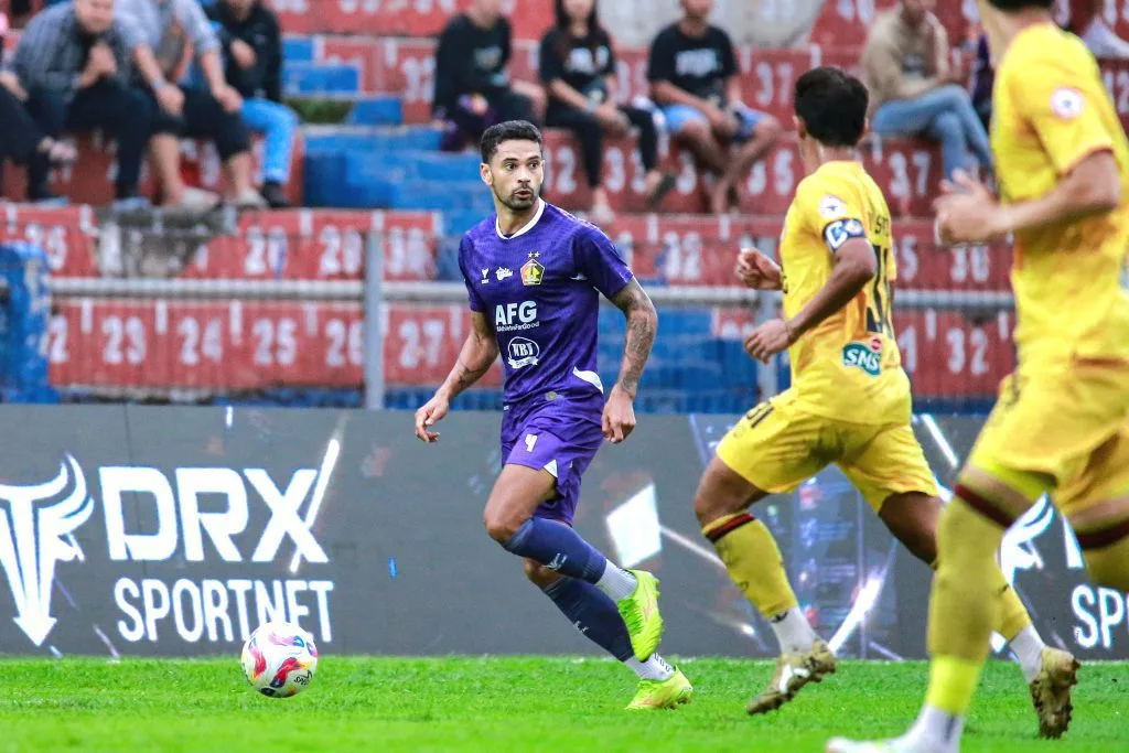 Review Pekan 16 Liga 1: Persib Intip Juara Paruh Musim, Gustavo Tersubur Foto : Brendon Lucas berkontribusi dalam kemenangan Persik (c)media-persikkediri