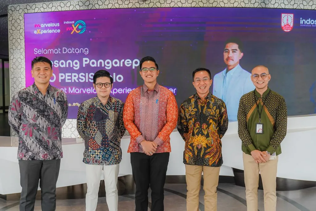 Indosat Ooredoo Hutchison Jadi Sponsor Baru Persis Foto : jajaran petinggi Persis Solo bersama perwakilan Indosat Ooredoo Hutchison (c)media-persissolo
