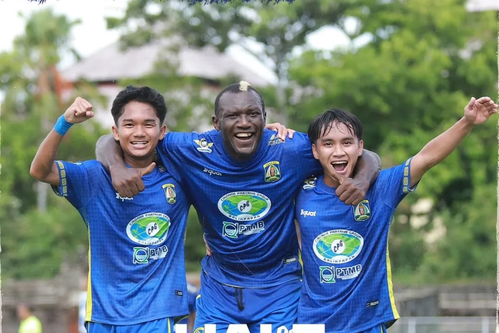 Review Pekan 14 Liga Nusantara: 6 Besar Komplit, 9 Tim Berjuang Di Play-Off Foto : selebrasi gol Herman Dzumafo Epandi bersama Haikal (c)instagram-persibabpp