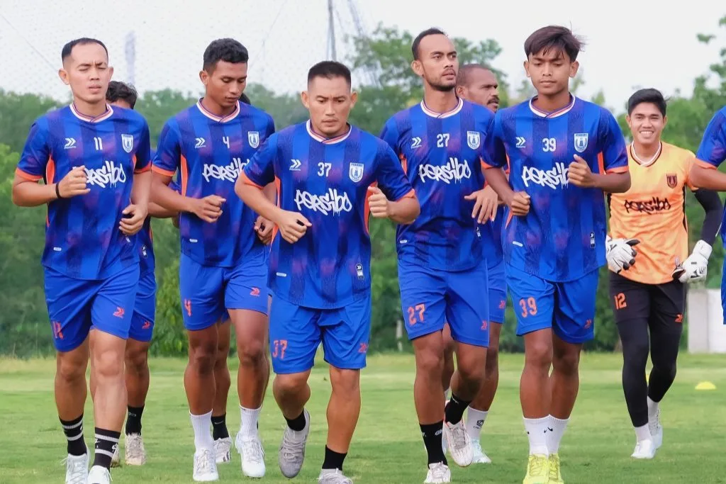 Bursa Transfer Liga 2: Debut Beda Hasil, Konate Paling Efektif Foto : Slamet Nur Cahyo dan rekan setim dalam sesi latihan Persibo (c)instagram-persibo.bojonegoro