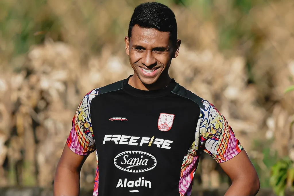 Review Pekan 18 Liga 1: Panggung Debutan, 3 Tim Paling Efektif Foto : Cleylton Santos debut untuk Persis Solo dan langsung kartu merah (c)X-persisofficial