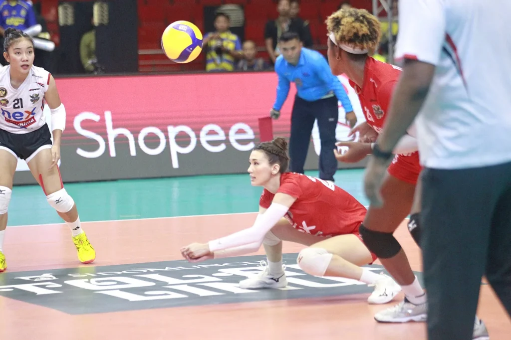 Yogya Falcons Debut Proliga, LavAni Menang Dramatis Foto : Sabina berjibaku menahan gempuran lawan (c)media-proliga