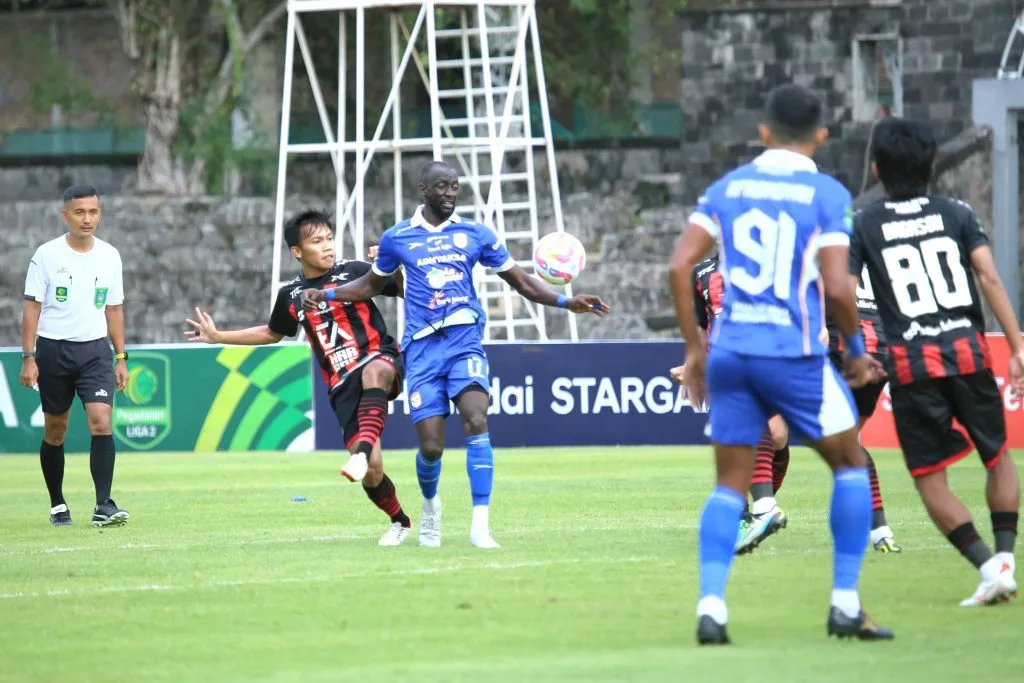 Review Pekan 18 Liga 2: PSIM Lolos 8 Besar, Rusuh Di Sidoarjo Foto : Konate Makan solid di lini tengah (c)media-adhyaksafc