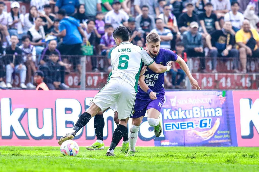 Review Pekan 19 Liga 1: Tim Jatim Merana, 3 Poin Mahal Laskar Sambernyawa Foto (c)media-persik